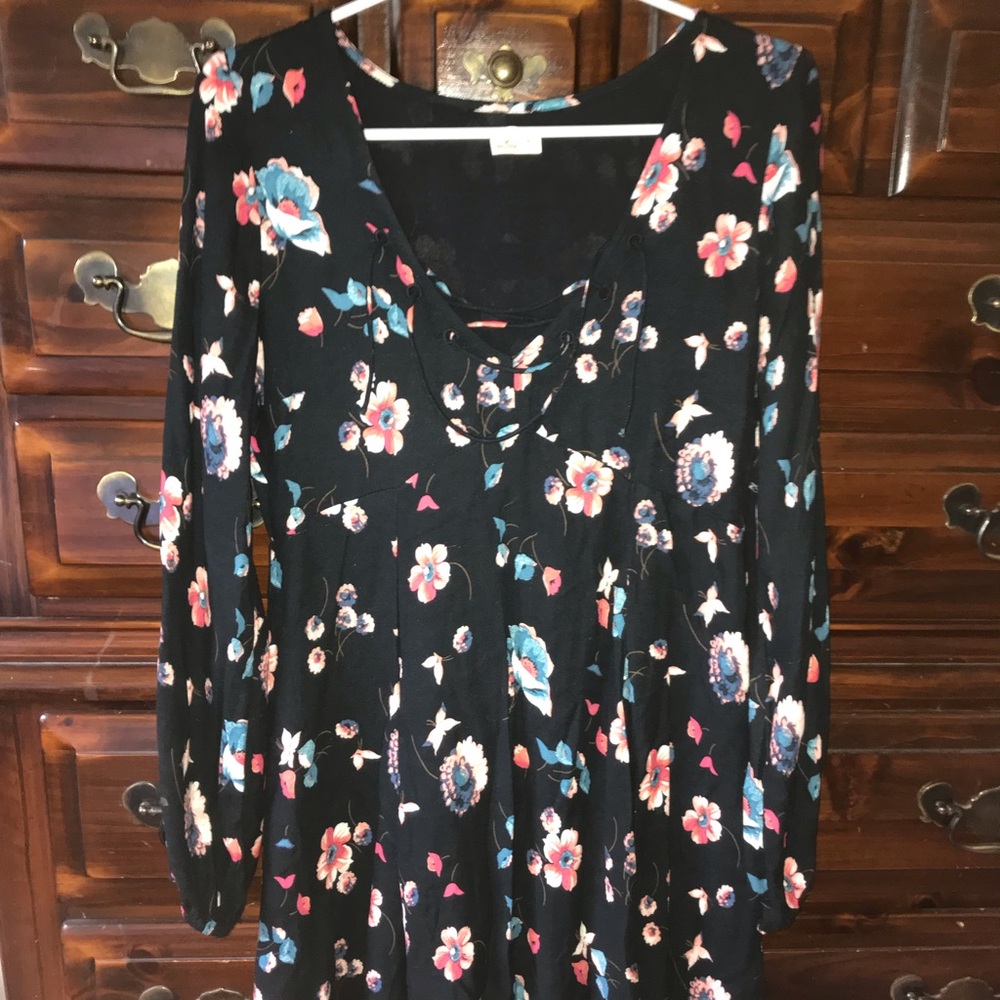 Hollister flower dress size medium